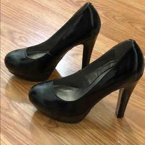 Guess pumps